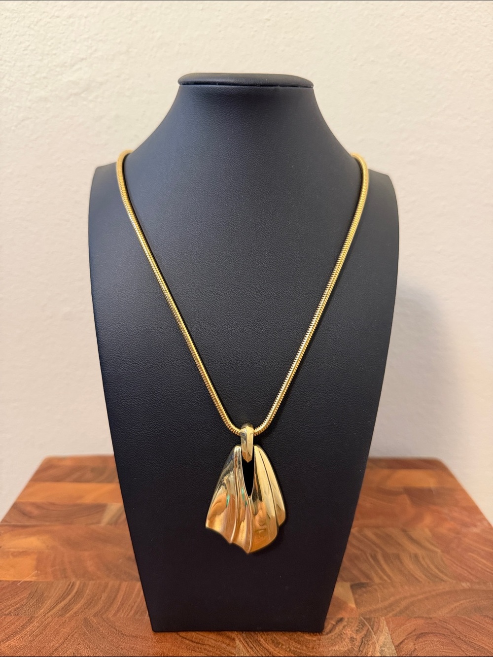 Vintage Trifari Stylized Leaf Pendant Necklace Long Snake Chain Gold Tone